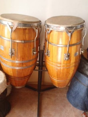 par-de-tumbadoras-marca-latina_MLA-O-3004606901_082012.jpg